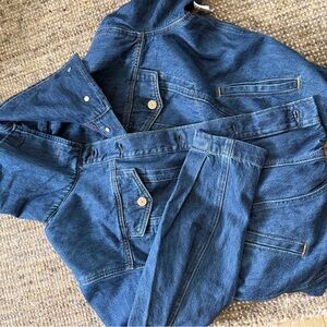 GAP women’s size xs Dark Blue Denim Jacket